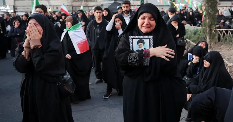 খামেনির মৃত্যুতে স্তব্দ ইরান